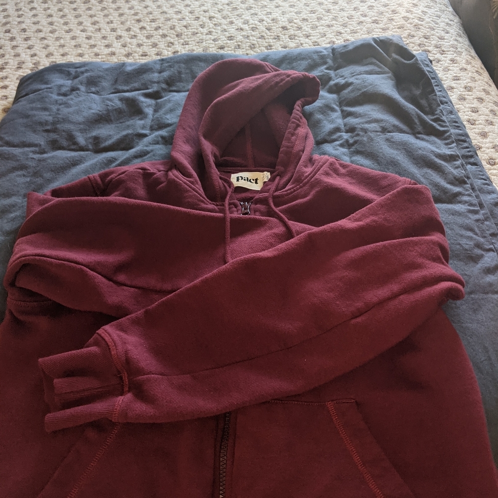 Pact hoodie, L, very nice wine color